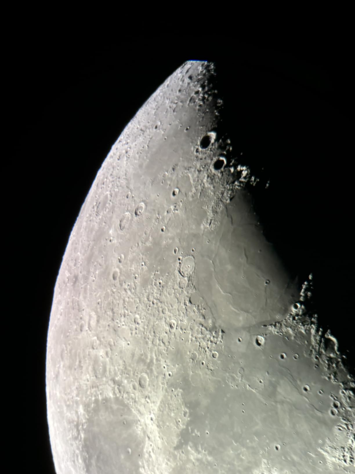 Celestron NexStar 8SE Computerized Telescope - 8-Inch Schmidt-Cassegrain Optical Tube - Fully Automated GoTo Mount with SkyAlign - Ideal for Beginners and Advanced Users - 40,000+ Object Database customer photo 2