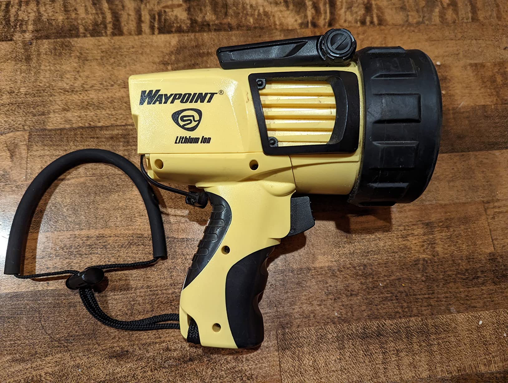 Streamlight 44910 Waypoint 400 Rechargeable 1400-Lumen Long Range Pistol-Grip Spotlight with 120V AC Charger and Polymer Holder/Mount, Yellow - Customer Photo 2