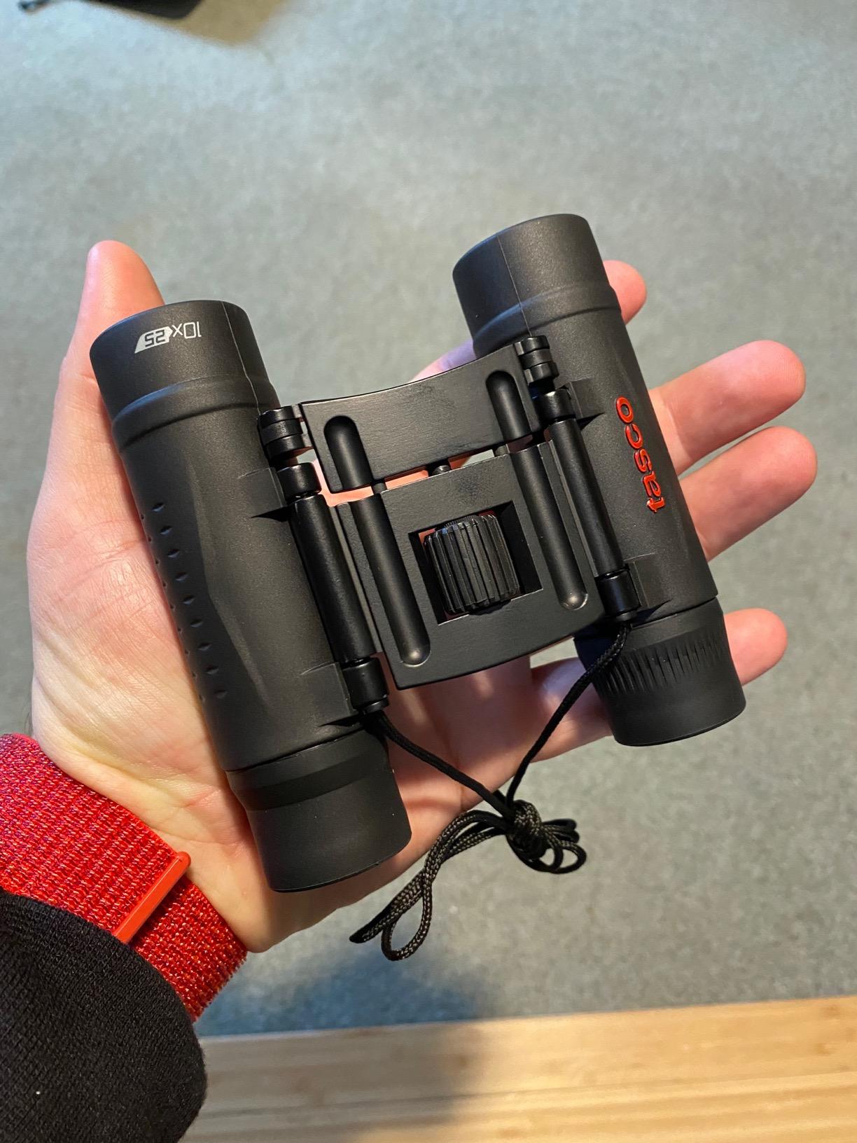 Tasco TAS168125-BRK Essentials Binoculars 10x25, Black customer photo 1