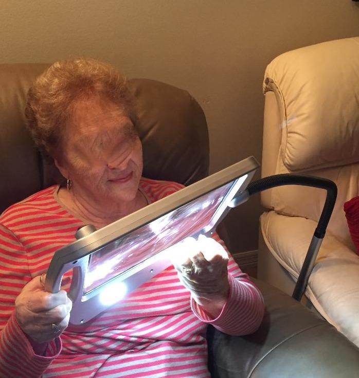 daylight 24 402039-BRNZ Full Page 8 x 10 Inch LED Illuminated Floor, Bronze Magnifier Lamp - Customer Photo 1
