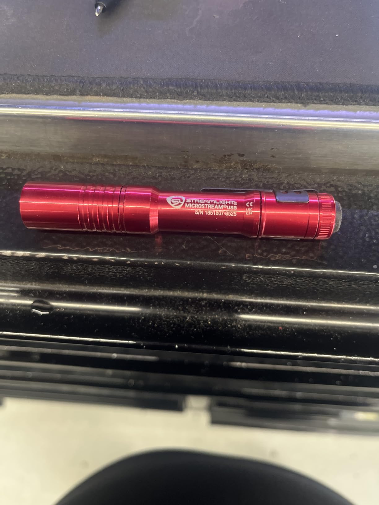 Streamlight 66608 MicroStream 250-Lumen EDC Ultra-Compact Flashlight with USB Rechargeable Battery, Clear Retail Packaging, Coyote Customer Review Streamlight 66608 MicroStream 250-Lumen EDC Ultra-Compact Flashlight with USB Rechargeable Battery, Clear Retail Packaging, Coyote - Customer Photo 3