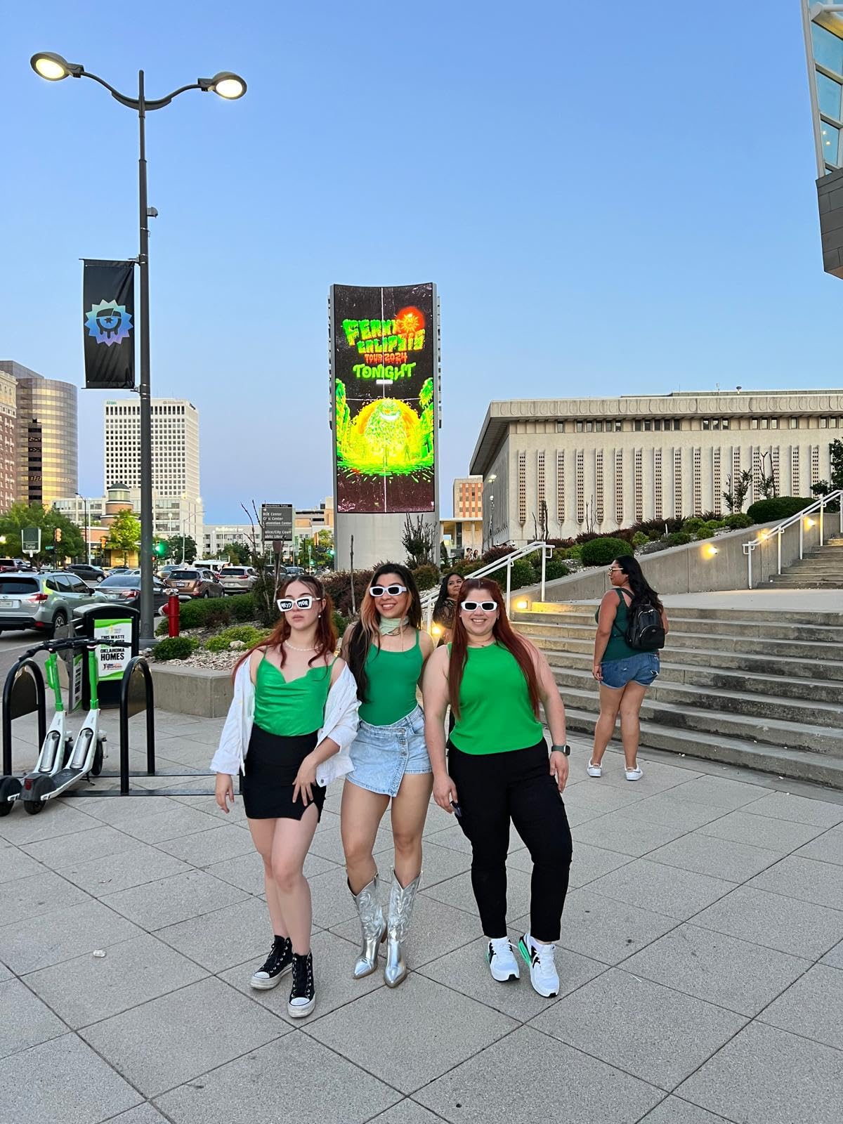 Dollger Rectangle Sunglasses for Women Men Trendy Retro Fashion Sunglasses UV 400 Protection Square Fram Customer Review Dollger Rectangle Sunglasses for Women Men Trendy Retro Fashion Sunglasses UV 400 Protection Square Fram - Customer Photo 2