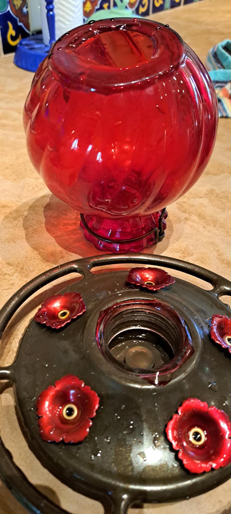 Hummingbird Feeder, Auslar 26 Ounces Glass Hummingbird Feeders for Outdoors Hanging Ant and Bee Proof, Ant Moat & 5 Flower Feeding Ports, Rustproof, Leakproof, Netted Flower Bud Shape Bottle, Red - Customer Photo 2