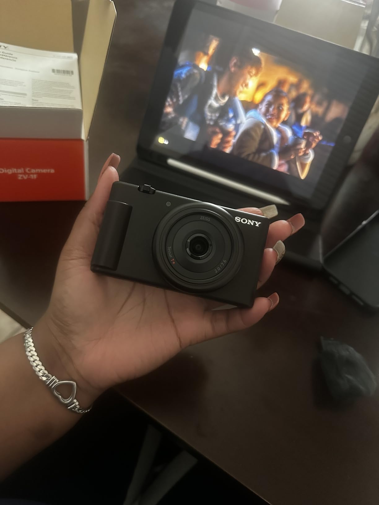 Sony ZV-1F Vlog Camera for Content Creators and Vloggers Black - Customer Photo 2