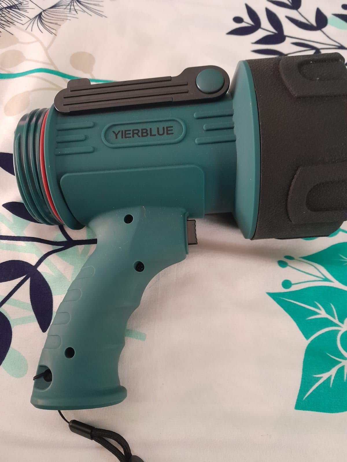 YIERBLUE Rechargeable Spotlight Flashlight with 99,000 High Lumen LED, IP67 Waterproof Long Running Spot Light searchlight, Impact Resistant Handheld Spotlight with Foldable Stand Red Lens - Customer Photo 1
