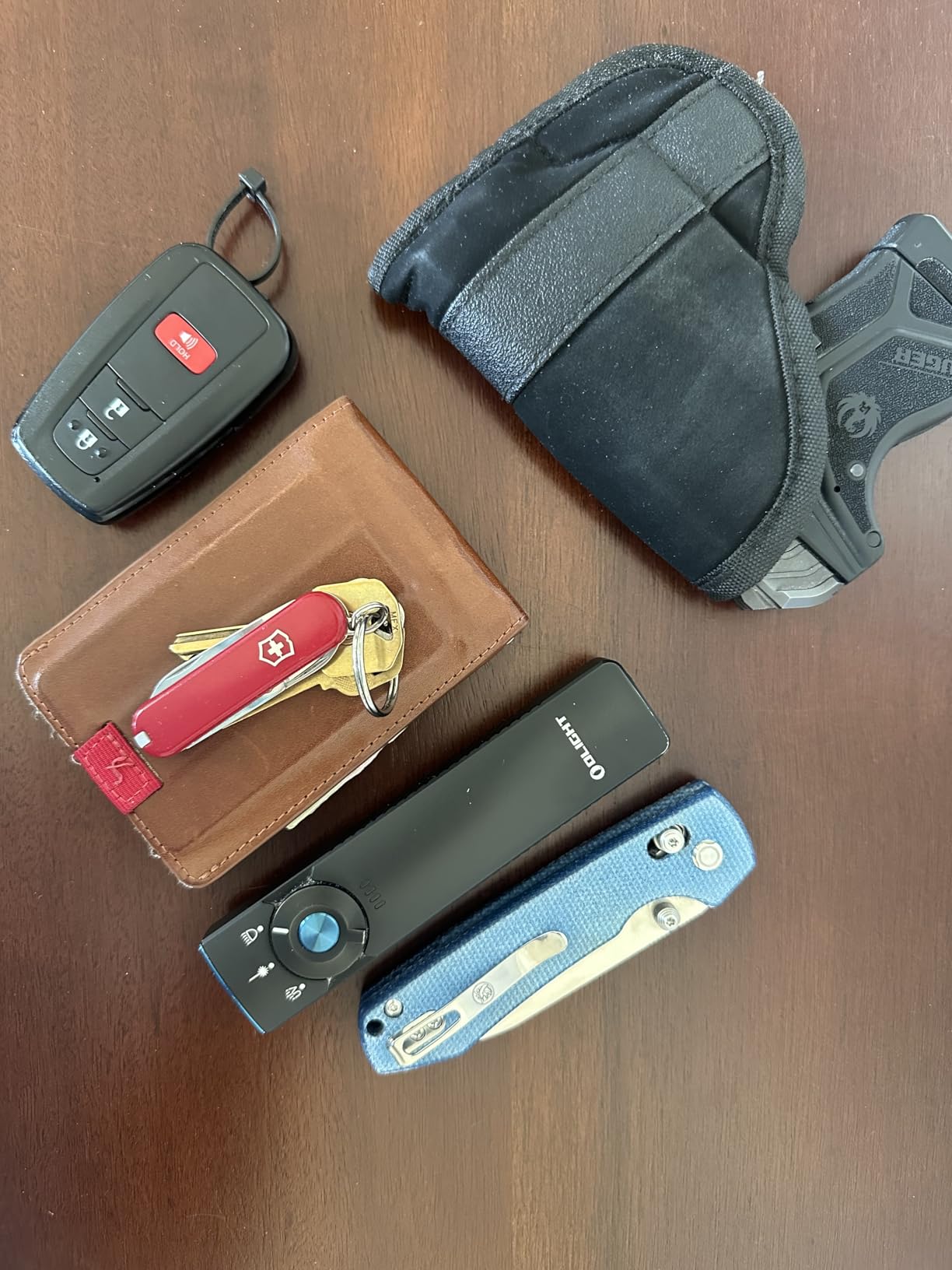 OLIGHT Arkfeld Pro Rechargeable EDC Flat Flashlight with Green Beam, UV and White LED Combo, 1300 Lumens Portable Pocket Lights, Triple Sources for Outdoors Emergency Working (OD-Green CW) Customer Review OLIGHT Arkfeld Pro Rechargeable EDC Flat Flashlight with Green Beam, UV and White LED Combo, 1300 Lumens Portable Pocket Lights, Triple Sources for Outdoors Emergency Working (OD-Green CW) - Customer Photo 1