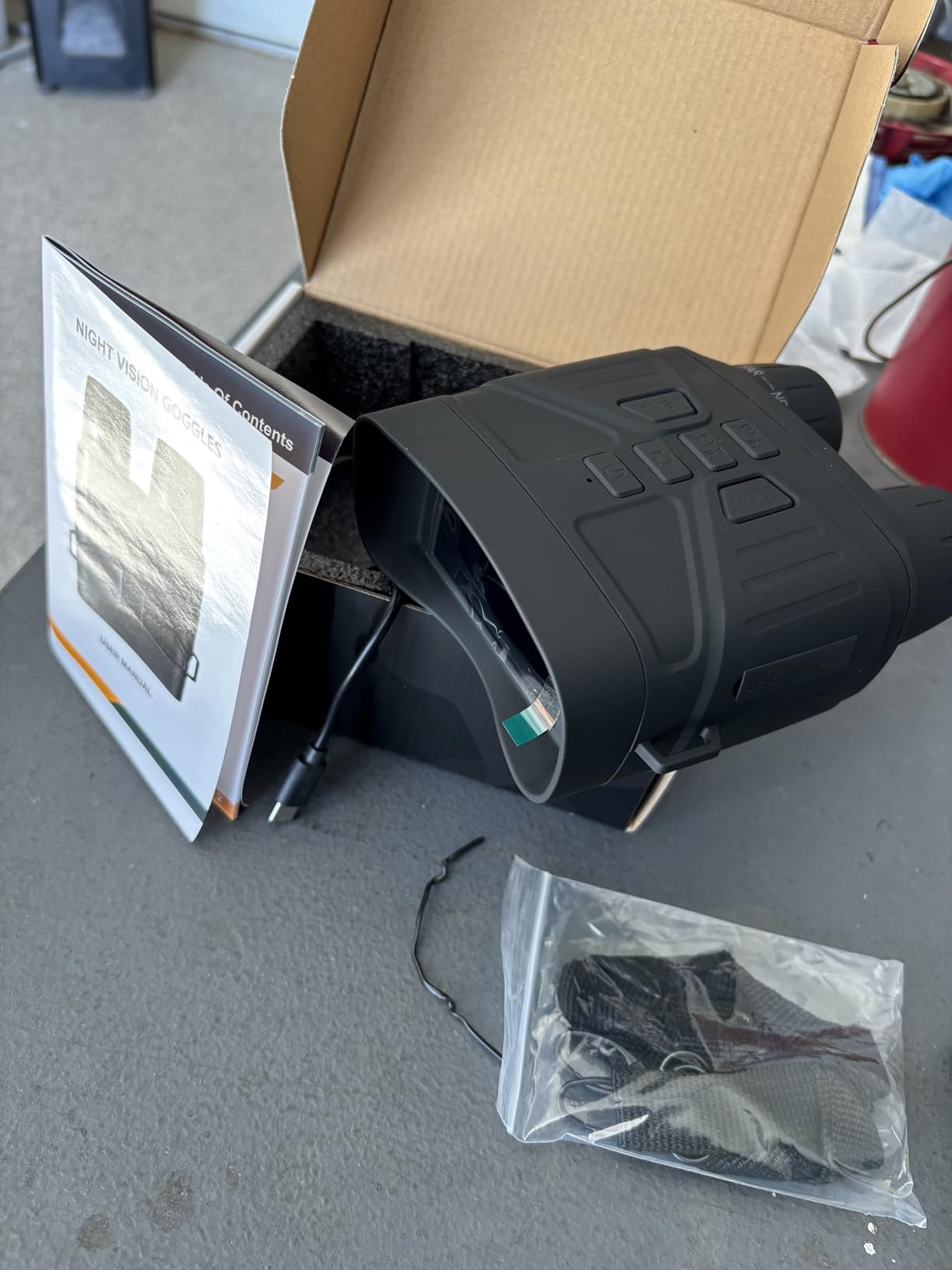 Night Vision Goggles - 4K Night Vision Binoculars with 5000mAh Rechargeable Battery, 32GB TF Card can Save Photo and Video, 3'' HD Screen for Camping & Security, Black - Customer Photo 2