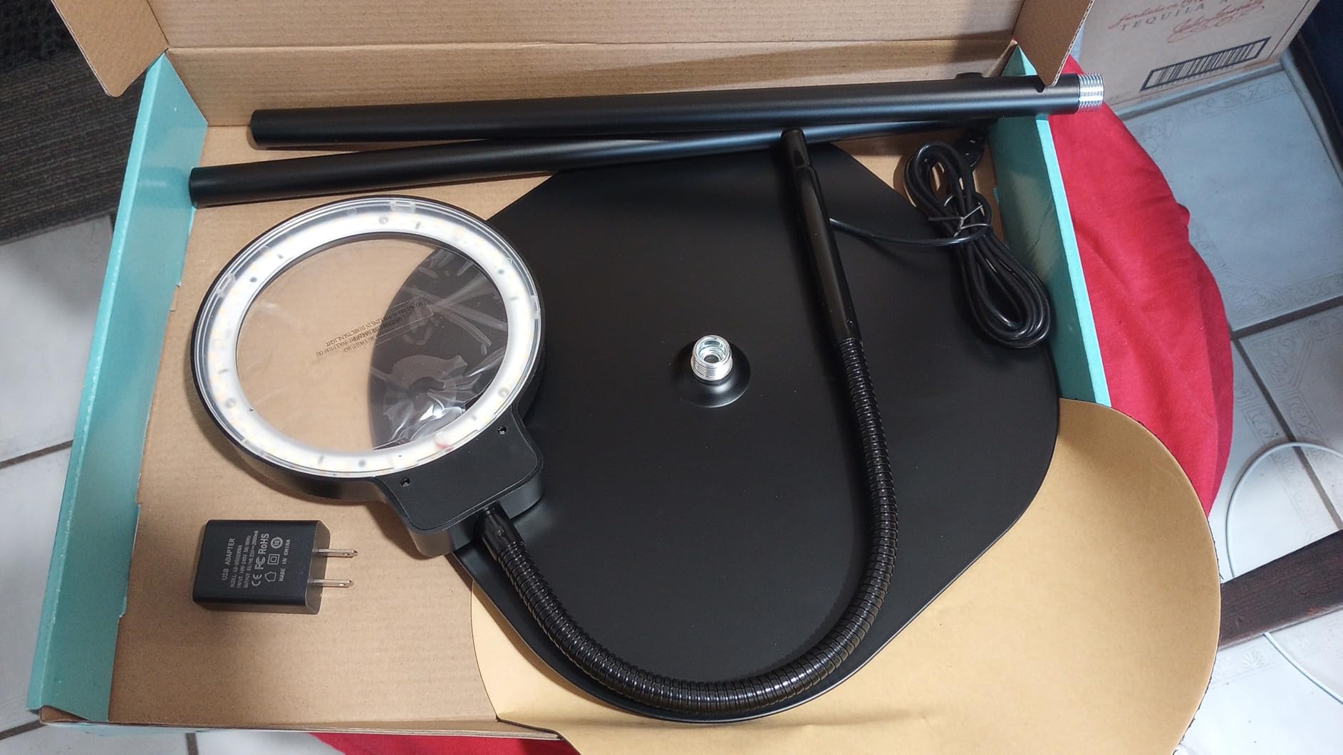 30X 10X Large Floor Magnifying Glass with Light and Stand,72 LED Flexible Gooseneck Floor Magnifying Lamp,2 in 1 Lighted Magnifiers for Close Work, Sewing,Crafts,Hobbies（Black） - Customer Photo 3