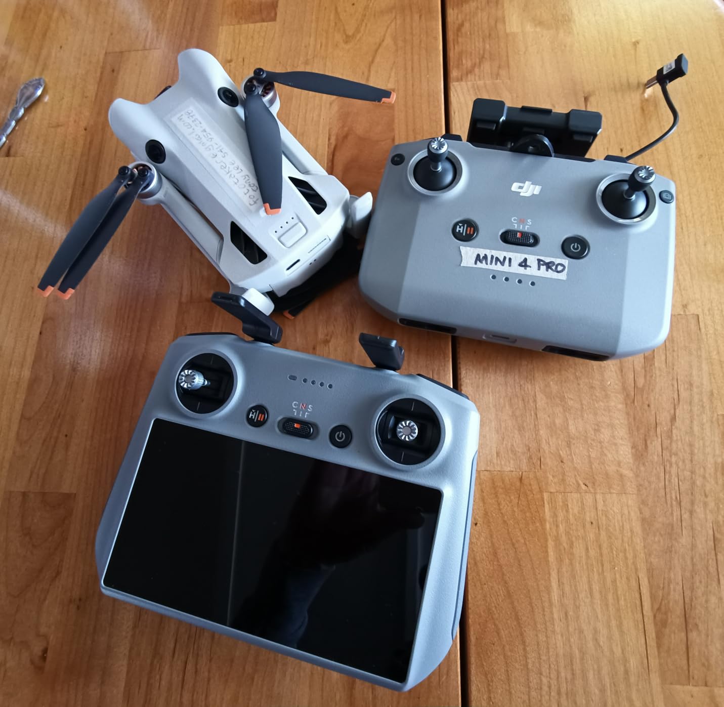 DJI RC 2, Remote Controller with Next-Gen Processor, 20km O4 Transmission, 5.5-inch FHD Screen, 2T4R Antennas, Smart Controller for Drones, Light and Compact customer photo 1