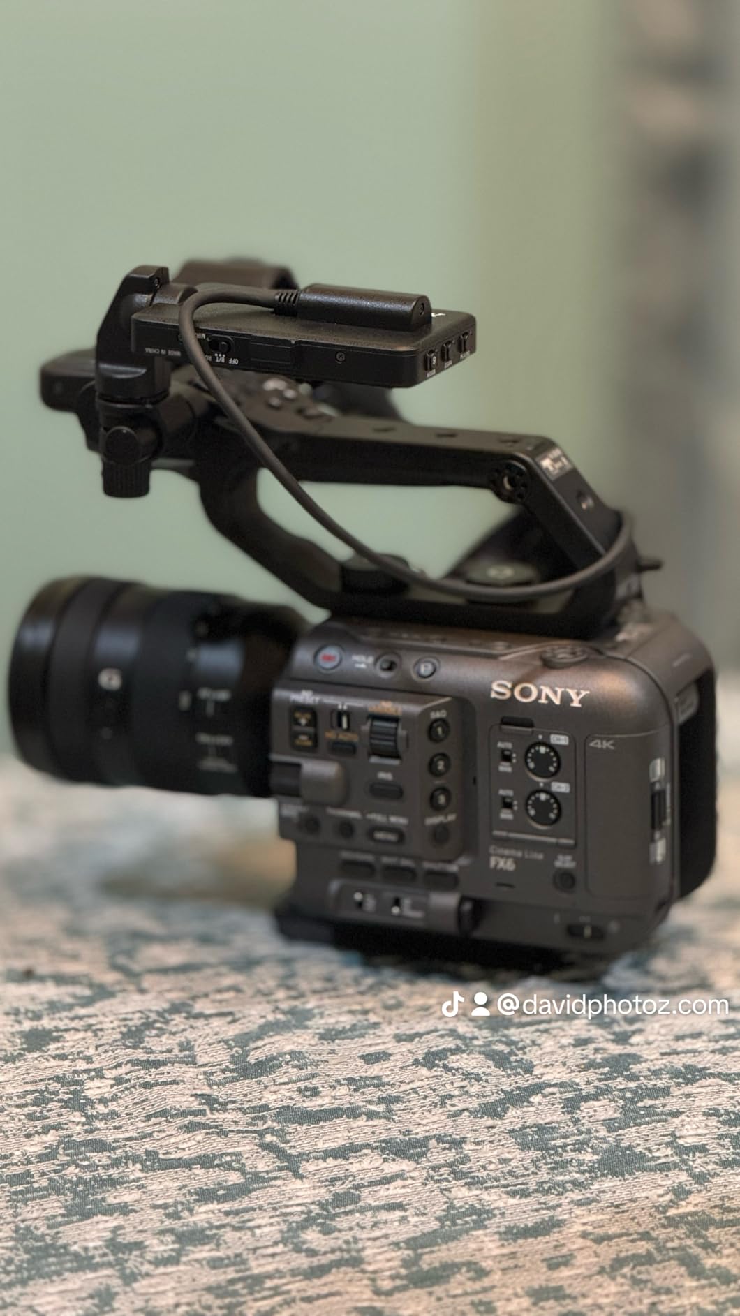 Sony ILME-FX6 Cinema Line Full-Frame Camera with SEL24105G, 10.2 MP, 2K, 4K customer photo 1