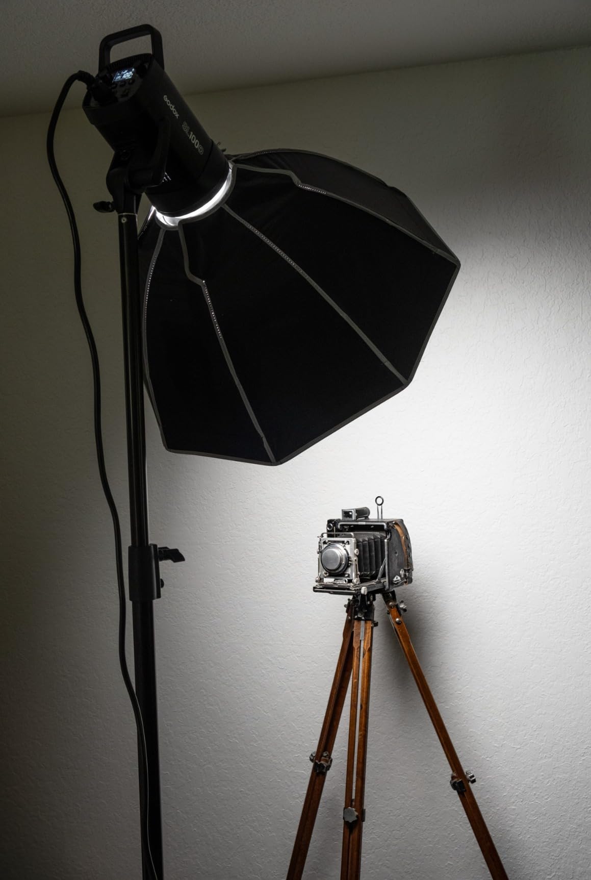 Godox SL100D 100W Daylight LED Video Light - 32,100Lux at 1M, 5600K, CRI 96+, Bowens Mount LED Continuous Light, 8 FX, App Control, Silent Studio Lighting for Video Recording, Photography, Live Streaming customer photo 2