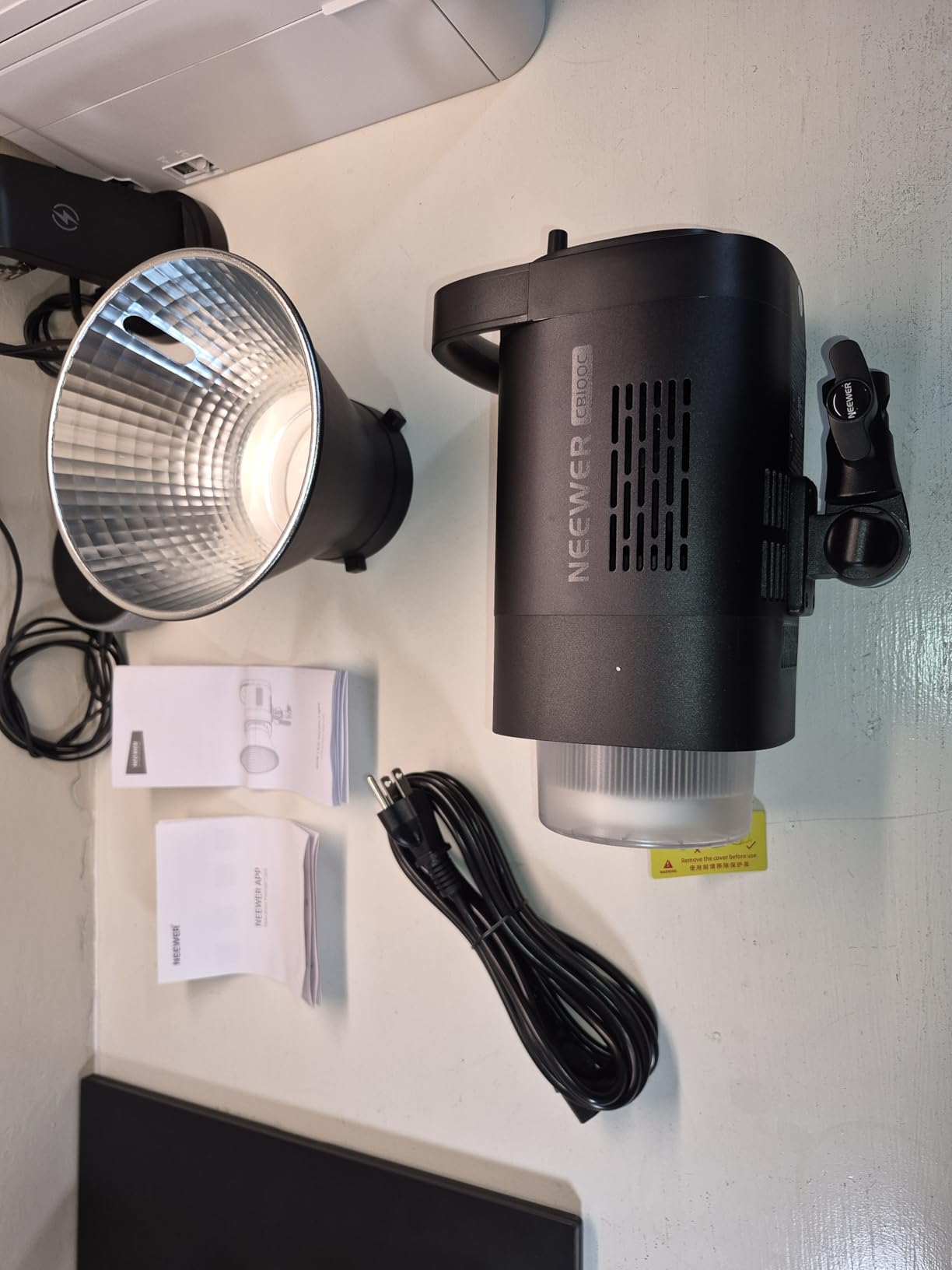 NEEWER CB100C 130W RGB LED Video Light, APP/2.4G Control 360 Degree Full Color 2700K-6500K 27000lux/m COB Bowens Mount Silent Continuous Output Lighting TLCI/CRI97+ 17 Scenes for Video Recording Photography customer photo 1