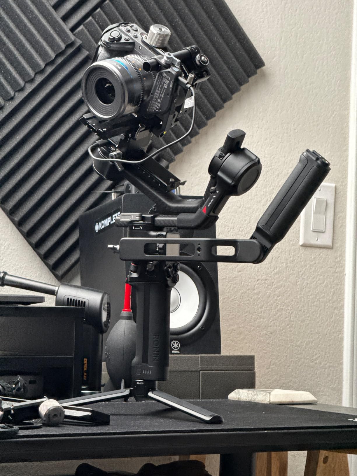 DJI RS 4 Pro, 3-Axis Gimbal Stabilizer for DSLR & Cinema Camera Canon/Sony/Panasonic/Nikon/Fujifilm, 2nd-Gen Native Vertical Shooting, 4.5kg (10lbs) Payload customer photo 1