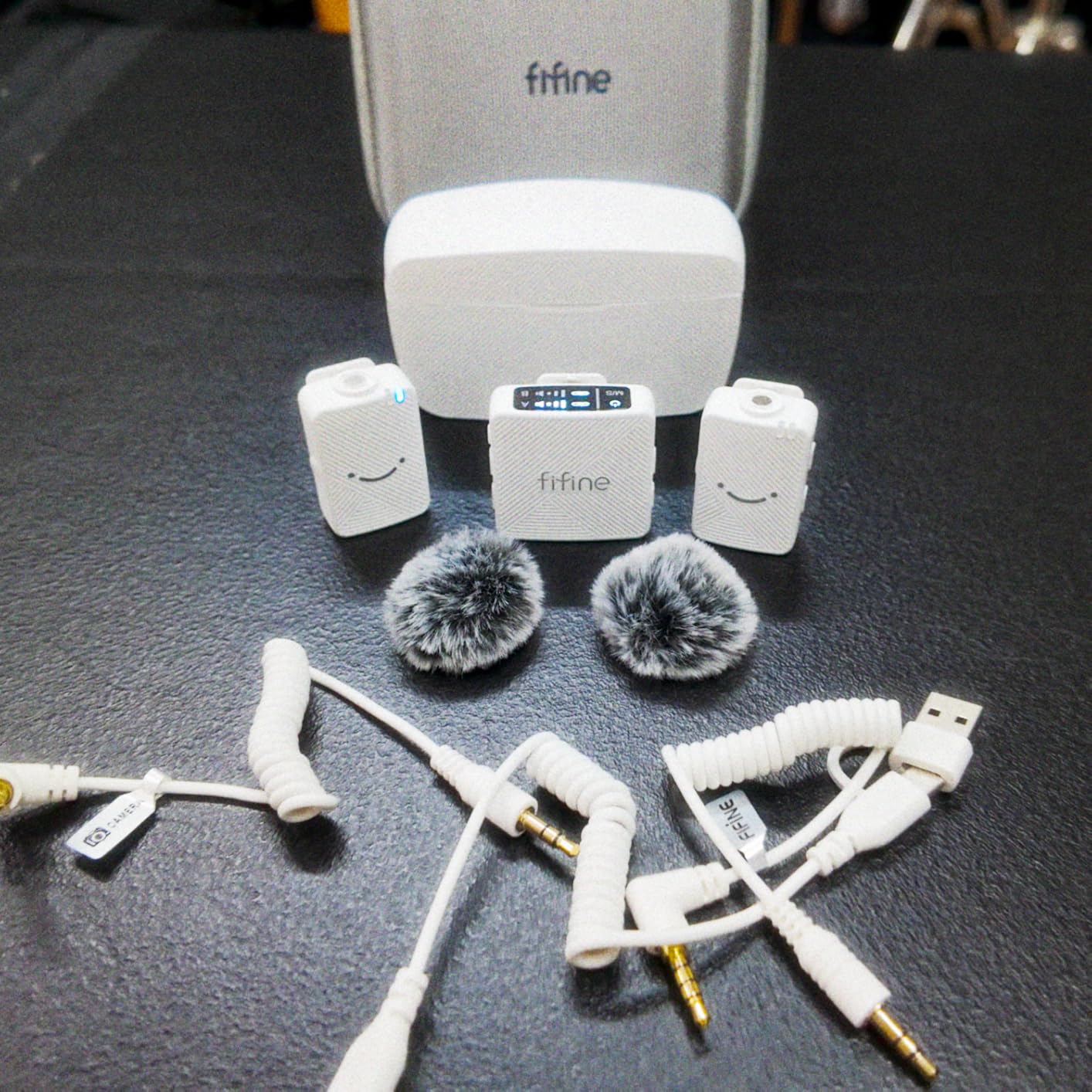 FIFINE Wireless Lavalier Microphone for iPhone/Android/Camera, 2 Pack Cordless Lapel Mic System for Vlog Recording Video YouTube/TikTok Interview, Condenser Clip-On Microphone with Charging Case-M9 customer photo 2