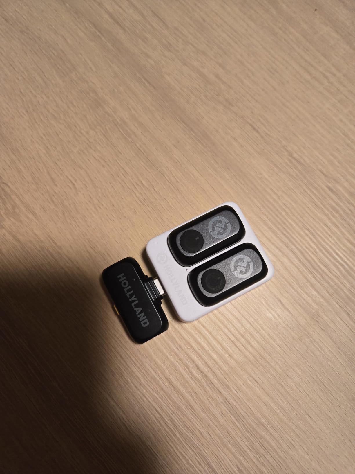 Hollyland Lark A1 Wireless Microphone for iPhone & Android, 48kHz/24-bit Studio Audio, 3-Level Noise Cancellation, 200m Range, Magnetic Mini Mic for Video Recording & Live Streaming (2TX + USB-C RX) customer photo 2