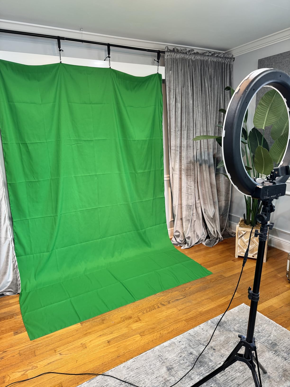 EMART Green Screen Photo Backdrop, 7x10 ft Photoshoot Backdrop Chroma Key Green Screen Polyester Cloth Fabric Curtain for Background Removal, Zoom Meeting, Photo Video Studio, Live Streaming customer photo 1