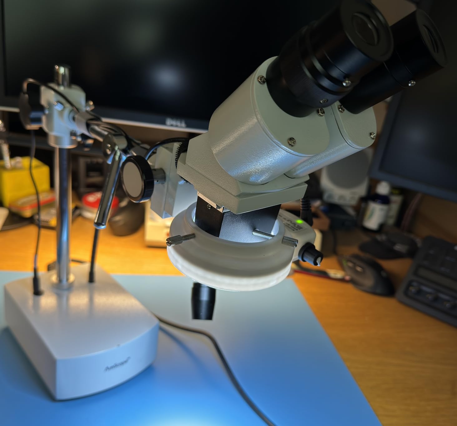 AmScope SE400-Z Professional Binocular Stereo Microscope, 10X-20X Magnification, Boom-Arm Stand with Gooseneck LED Light customer photo 2