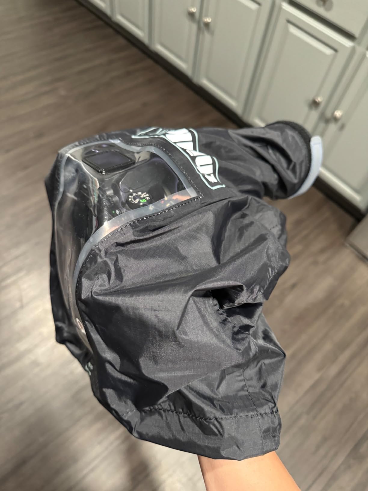 Think Tank Emergency Rain Cover for DSLR and Mirrorless Cameras with 24-70mm Lens - Small (Black) customer photo 1
