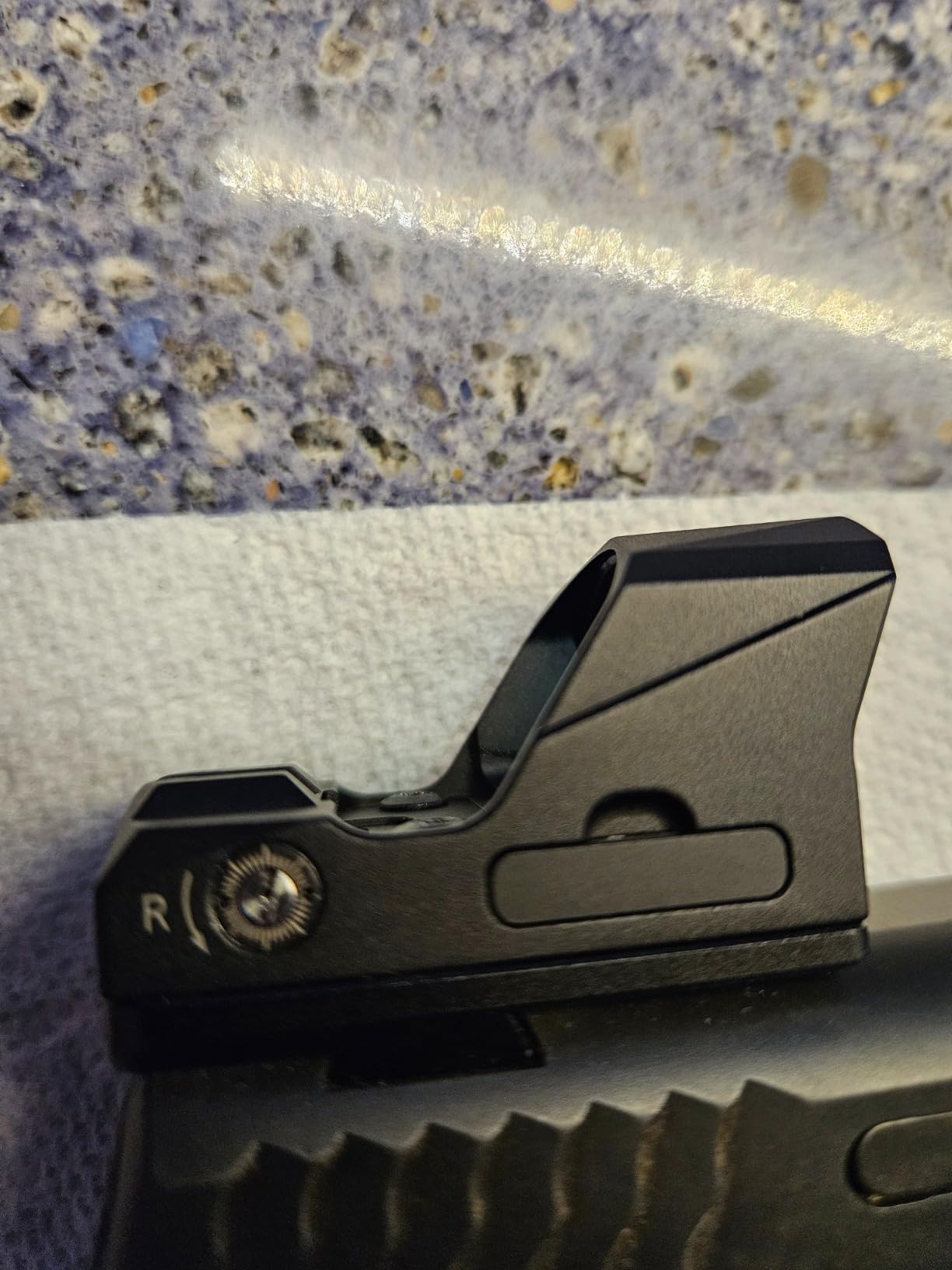 VOTATU PMD504-R Multiple Reticle Red Dot Sight RMR Footprint | Shake Awake 2 MOA Dot 62 MOA Circle Optic Micro Reflex Sight Compatible with RMR Footprint and Picatinny Mount, Black customer photo 2