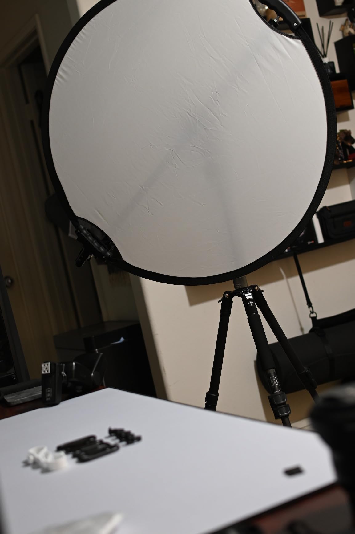 WELLMAKING 32'' Reflector Photography with tilt Adapter for Studio Outdoor | 80cm Light Reflector 5in1, Two 1/4