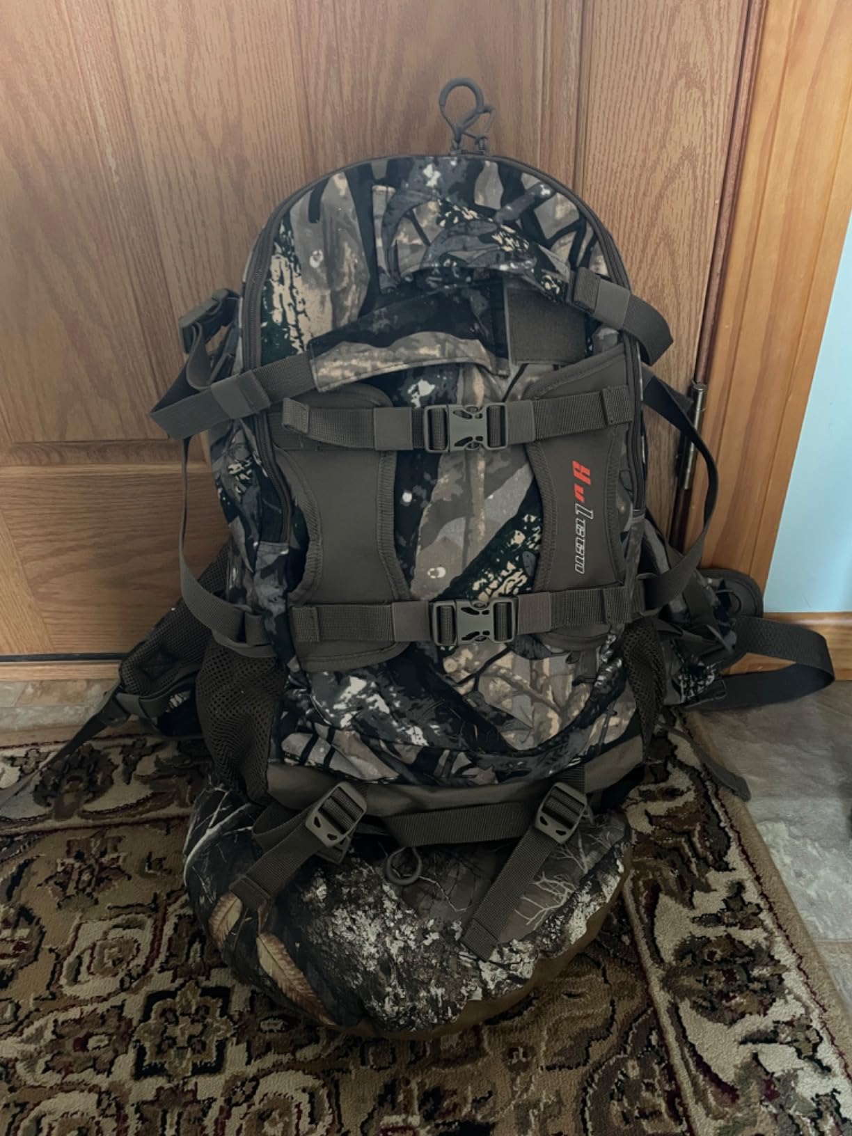 YVLEEN Hunting Backpack, Waterproof Camo Day Pack with Rifle & Bow Holder customer photo 2