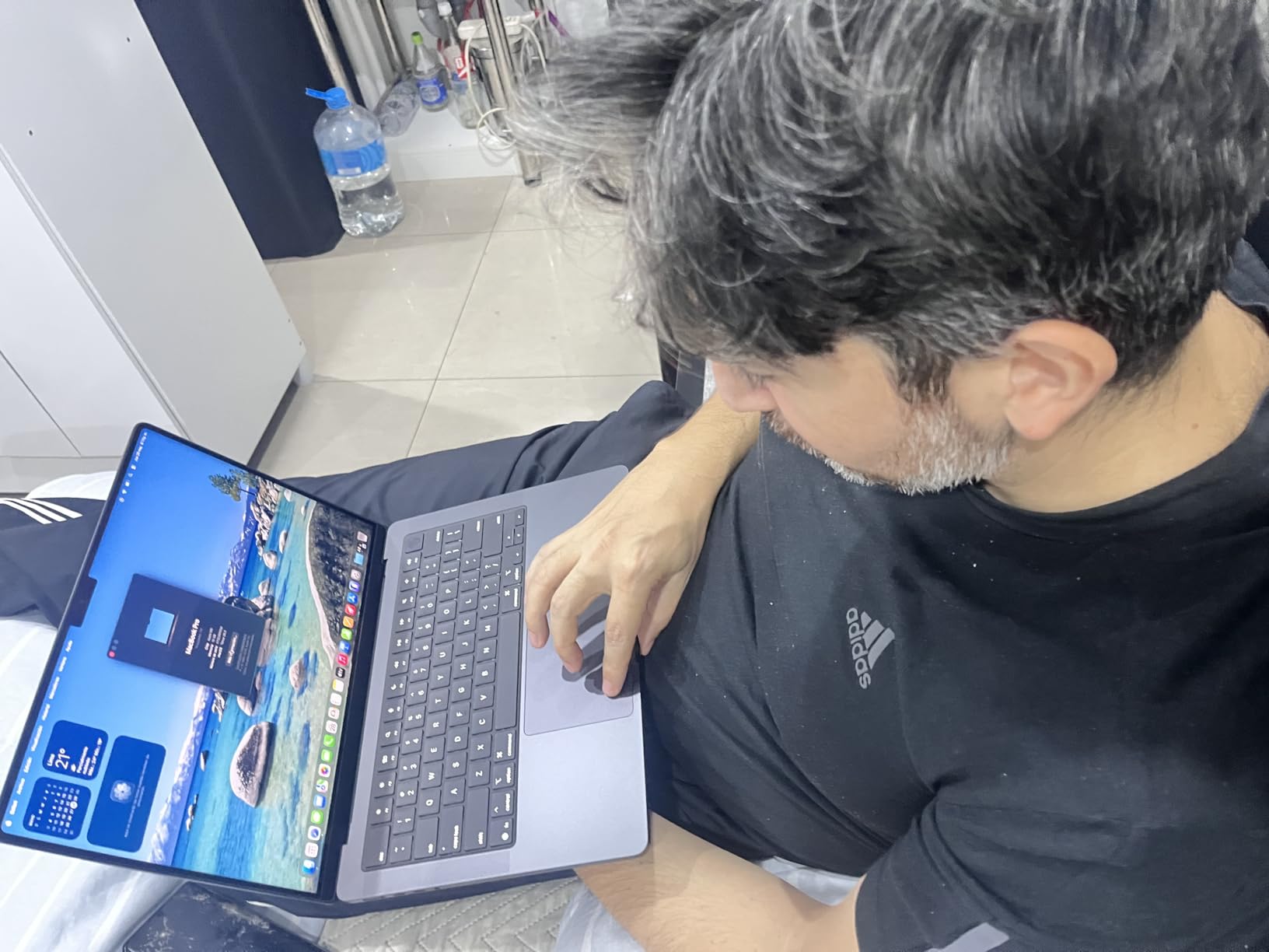 Apple 2025 MacBook Pro Laptop with Apple M5 chip with 10‑core CPU and 10‑core GPU: Built for AI, 14.2-inch Liquid Retina XDR Display, 16GB Unified Memory, 1TB SSD Storage; Space Black customer photo 1